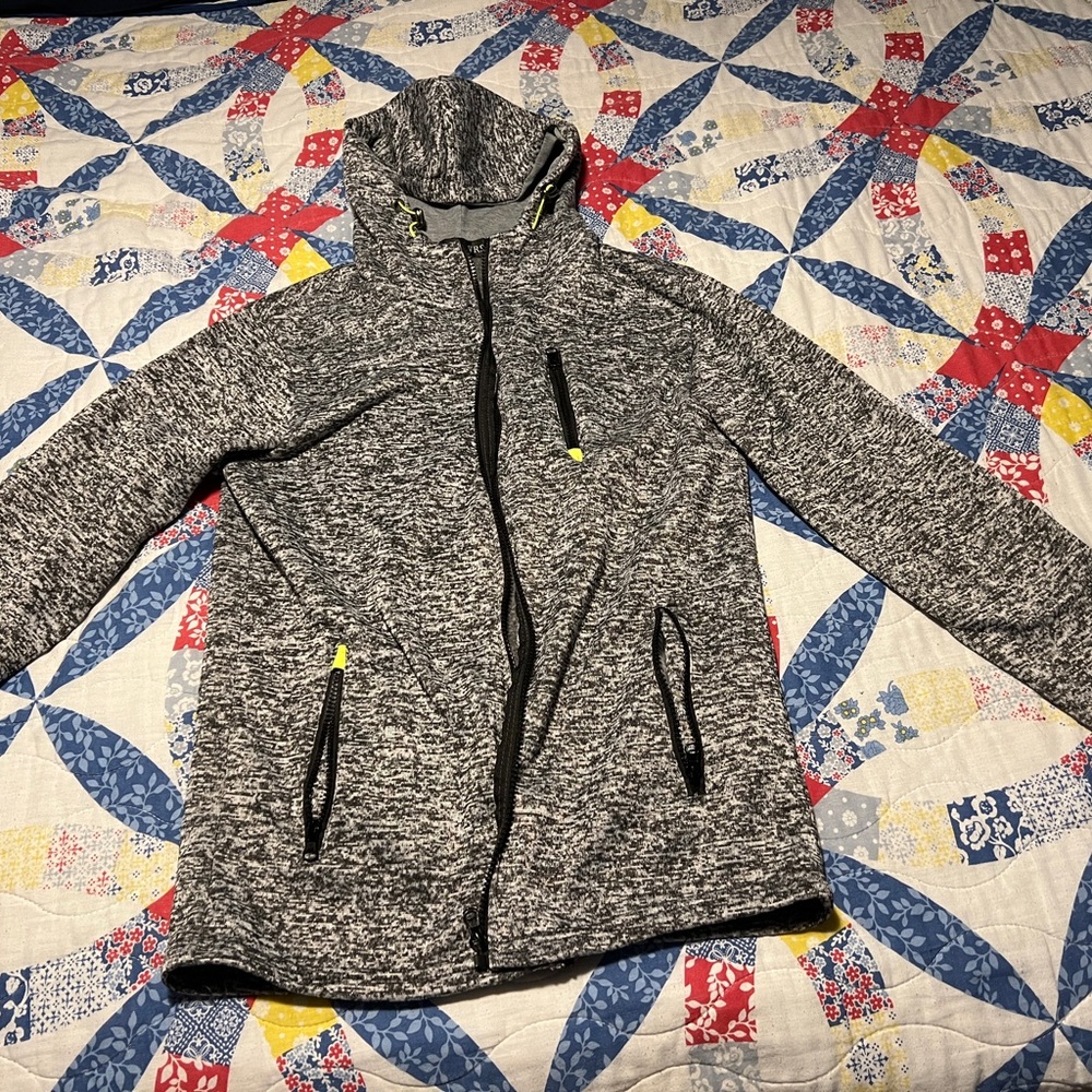 Full zippered hoodie. Black/gray
